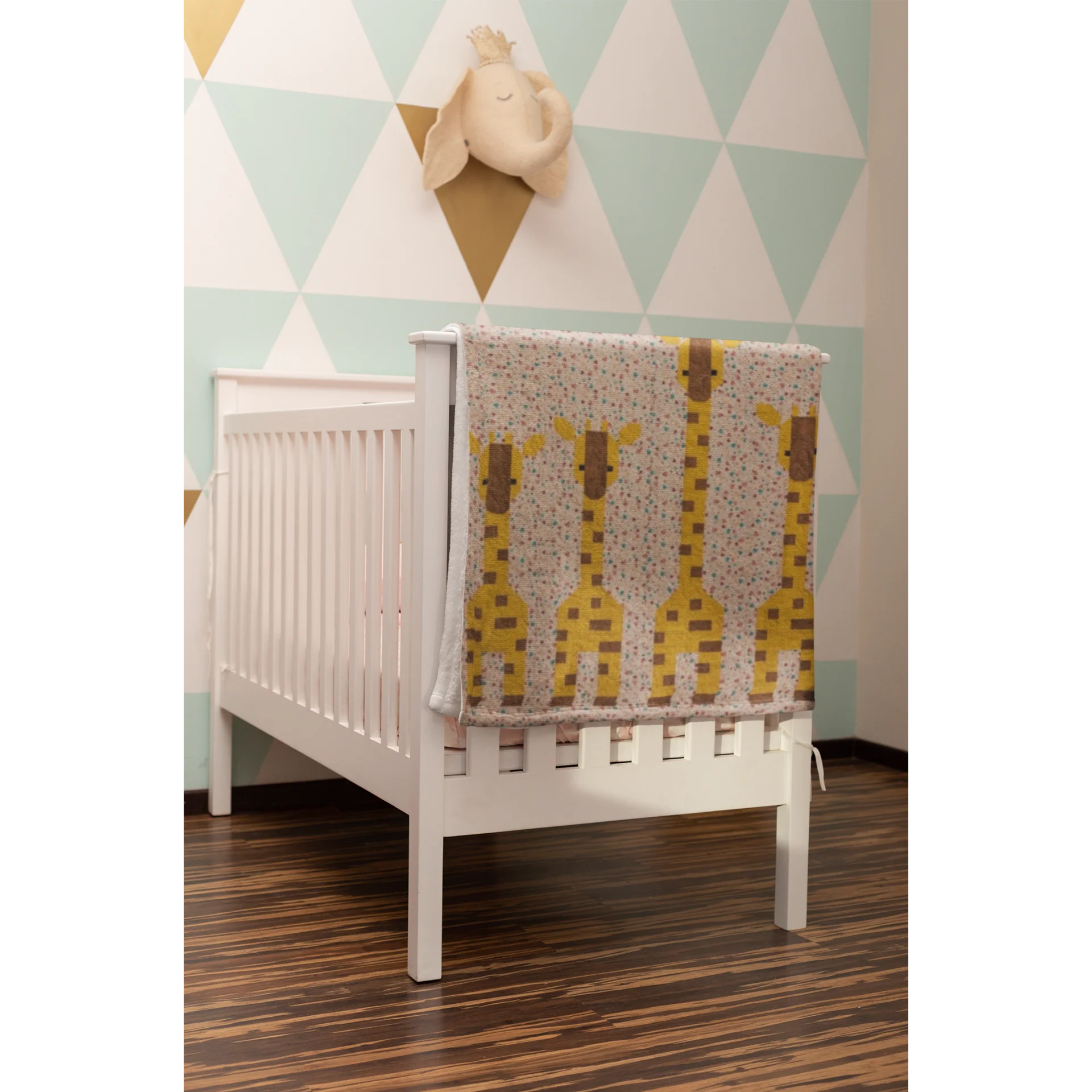 Babyquilt Giraffen in einer Reihe im Kinderbett