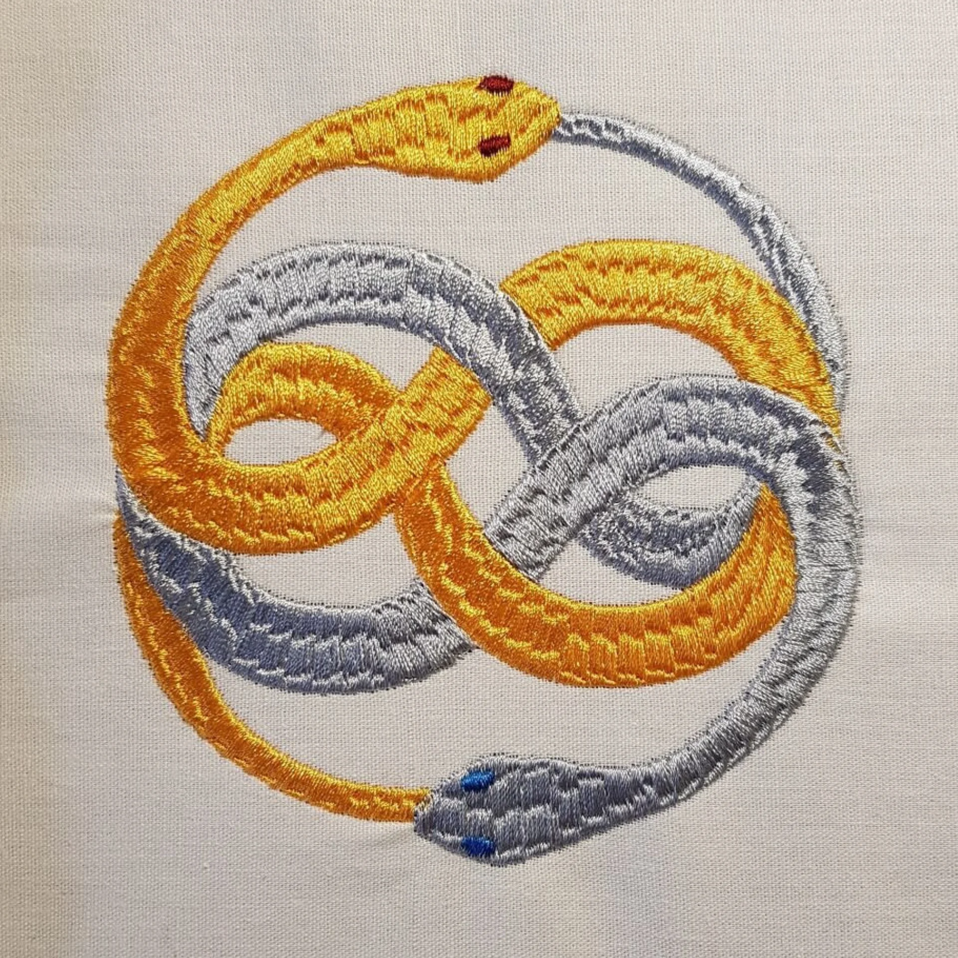 Auryn Stickmuster aus Die unendliche Geschichte, Hauptansicht