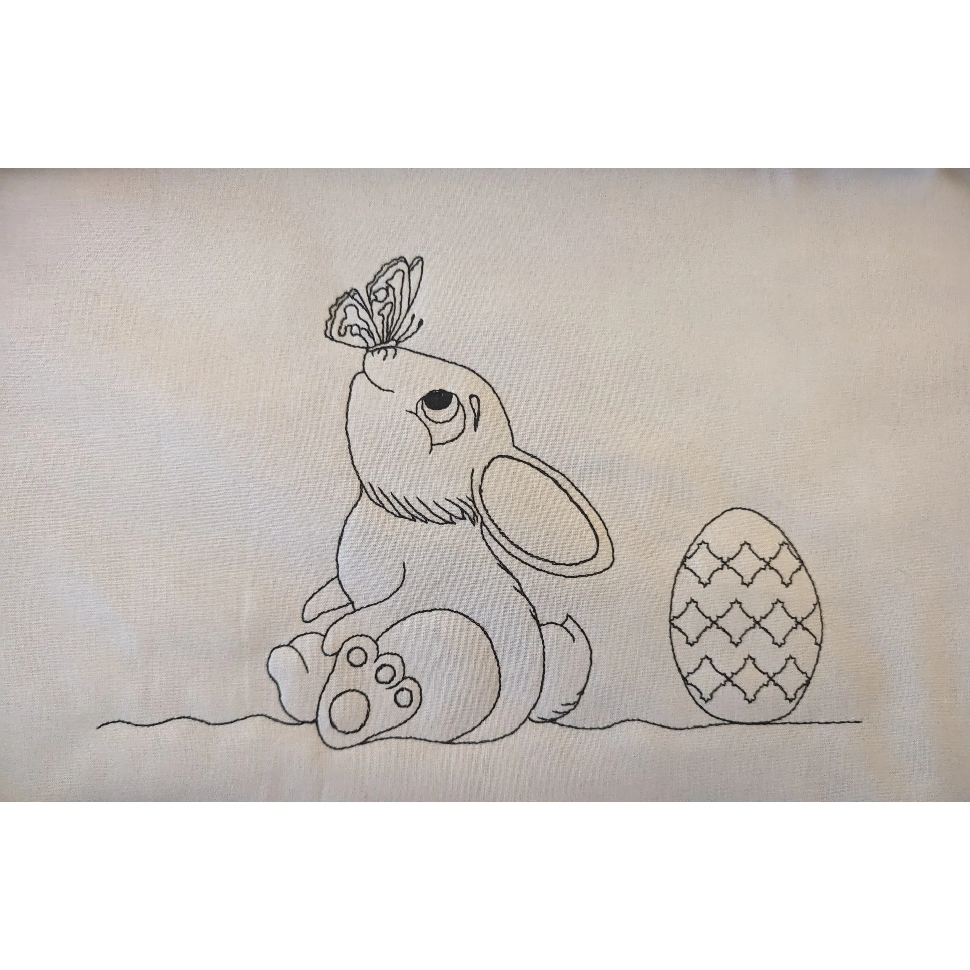 Stickdatei Hase mit Ei - Redwork Stickmotiv für Ostern