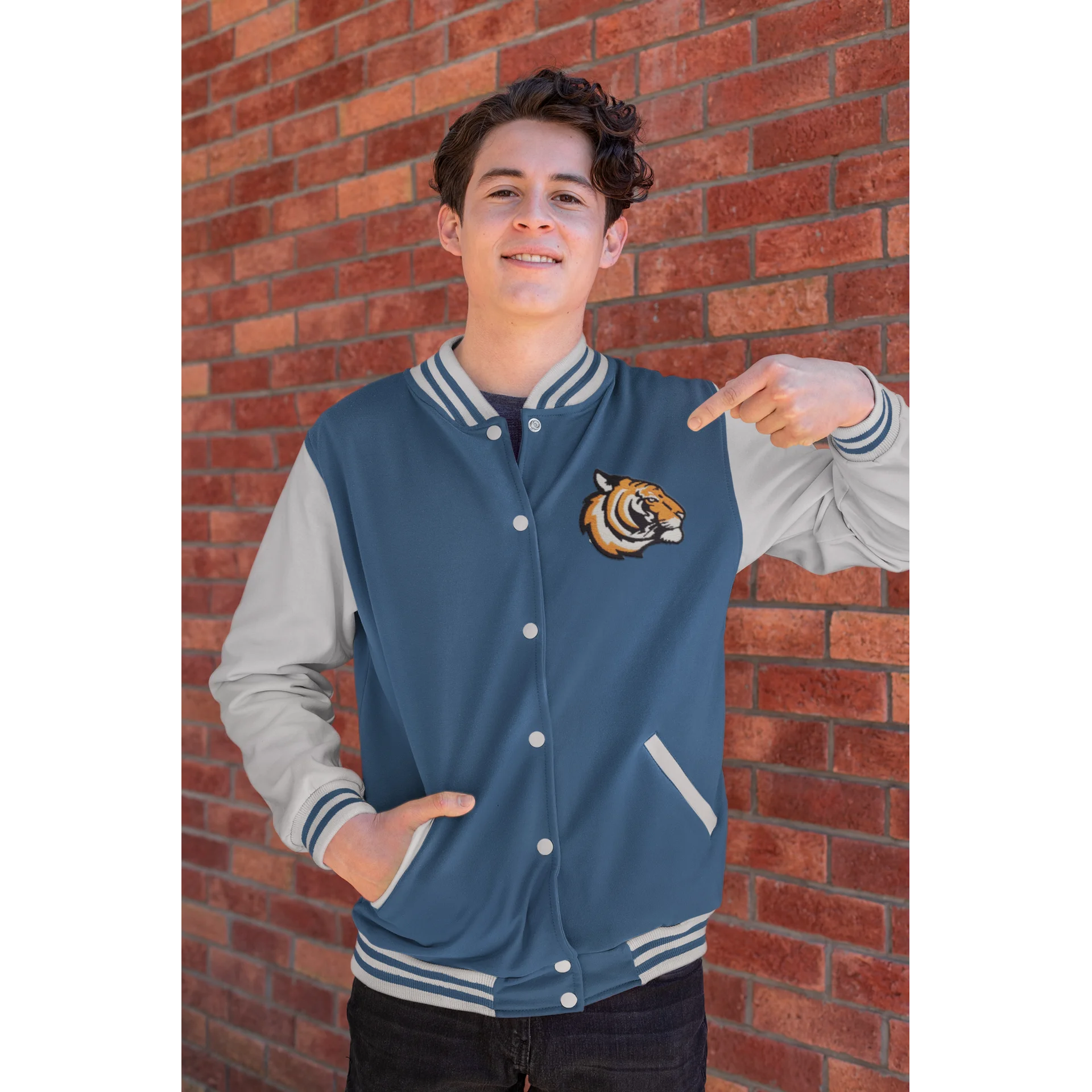 Tiger Stickmuster auf Jacke