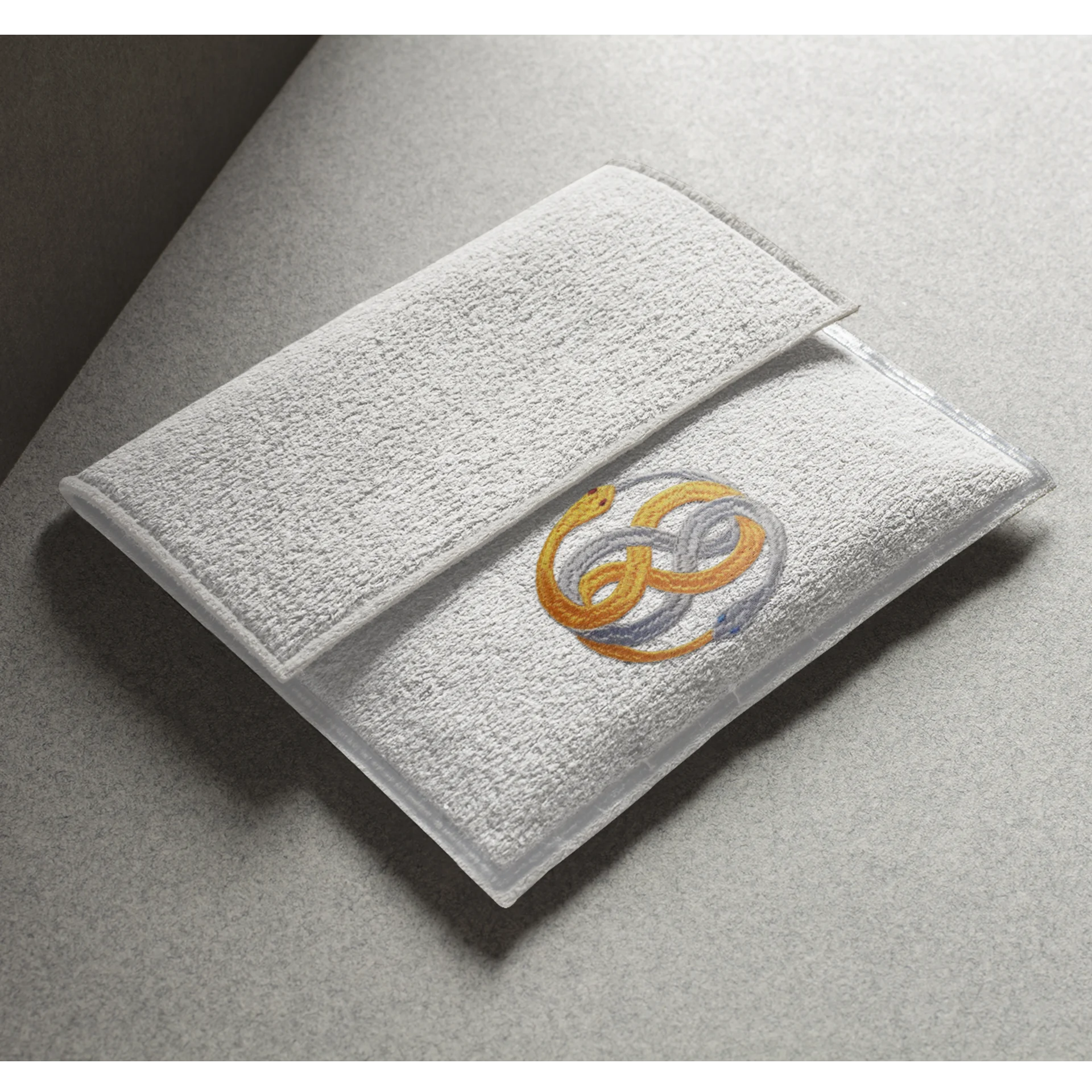 Auryn Stickmuster auf einer Tragetasche