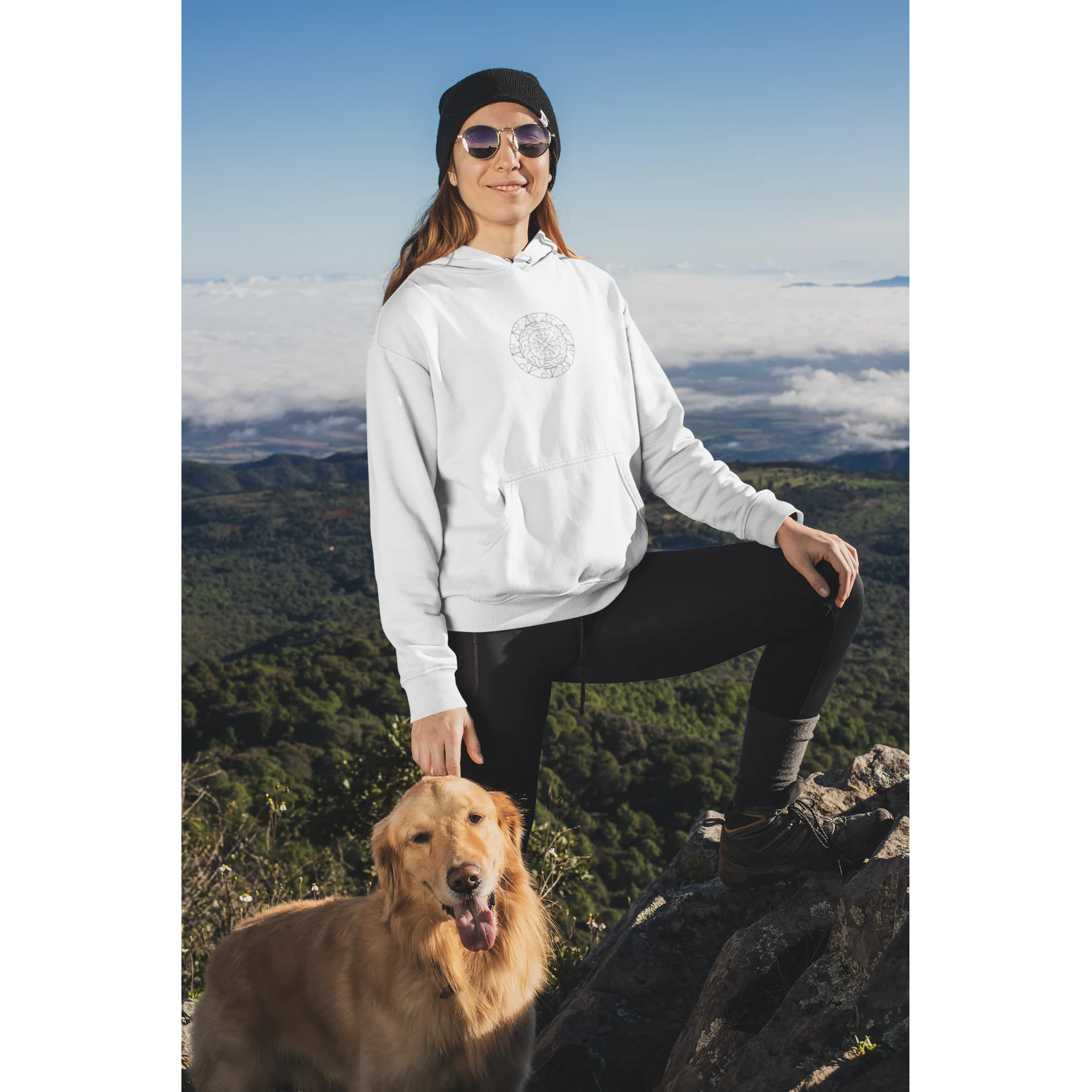 Fish and Ships Stickmuster auf einem Hoodie