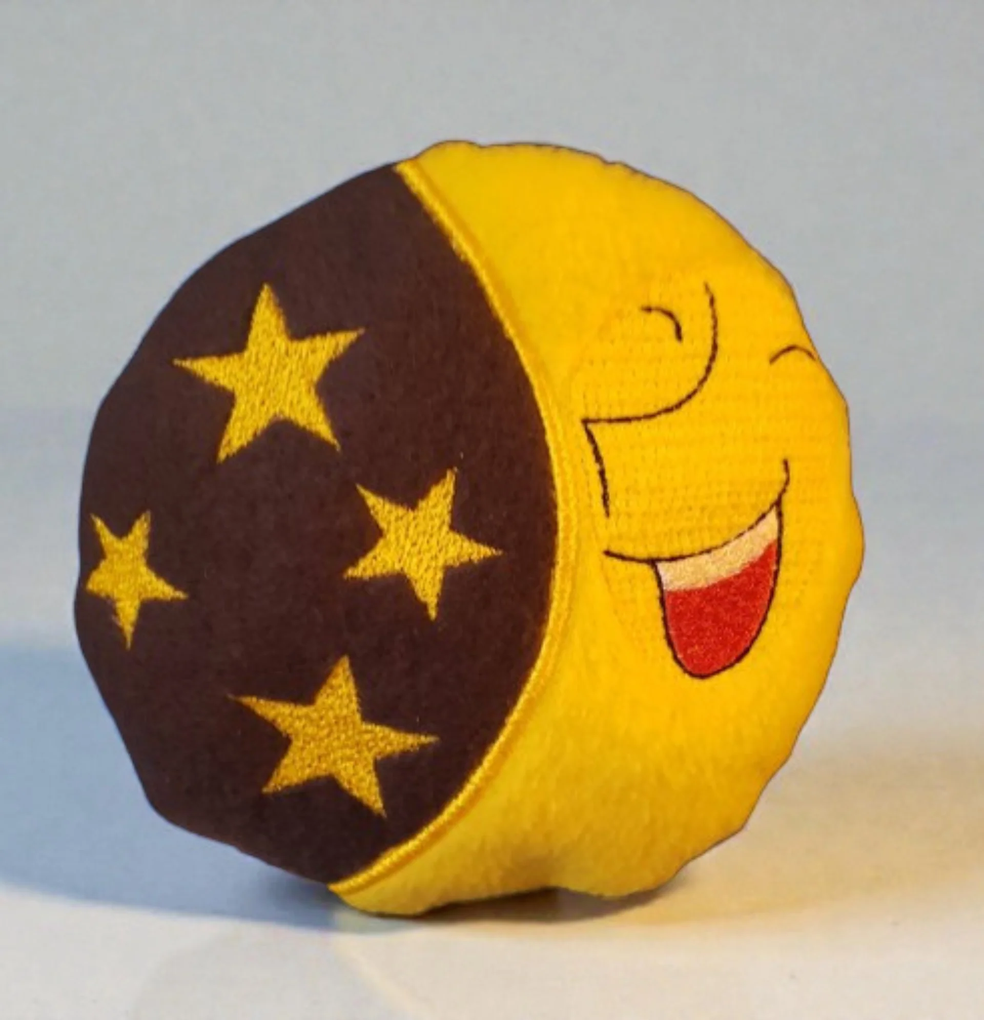 Mondkissen Spieluhr Stickmuster Hauptansicht